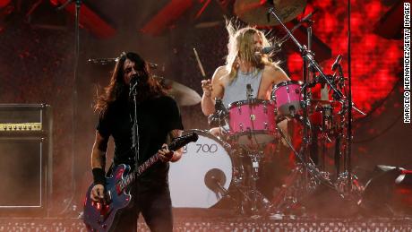 Dave Grohl et Taylor Hawkins de Foo Fighters se produisent lors du Jour 3 de Lollapalooza Chile 2022 au Parque Bicentenario Cerrillos à Santiago.