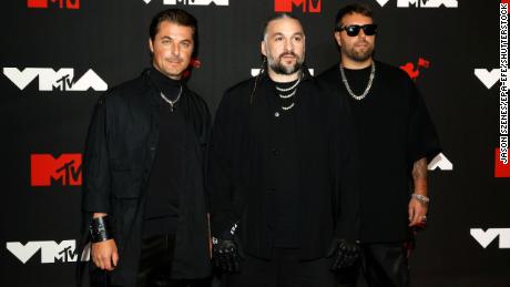 Axwell, Steve Angello et Sebastian Ingrosso arrivent aux MTV Video Music Awards au Barclays Center de Brooklyn, New York, le 12 septembre 2021.