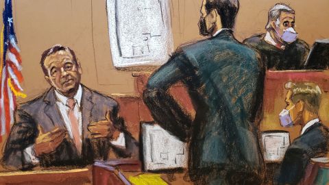 L’avocat Chase Scolnick interroge Kevin Spacey alors qu’il témoigne lors de l’affaire civile d’abus sexuels d’Anthony Rapp contre lui lundi.